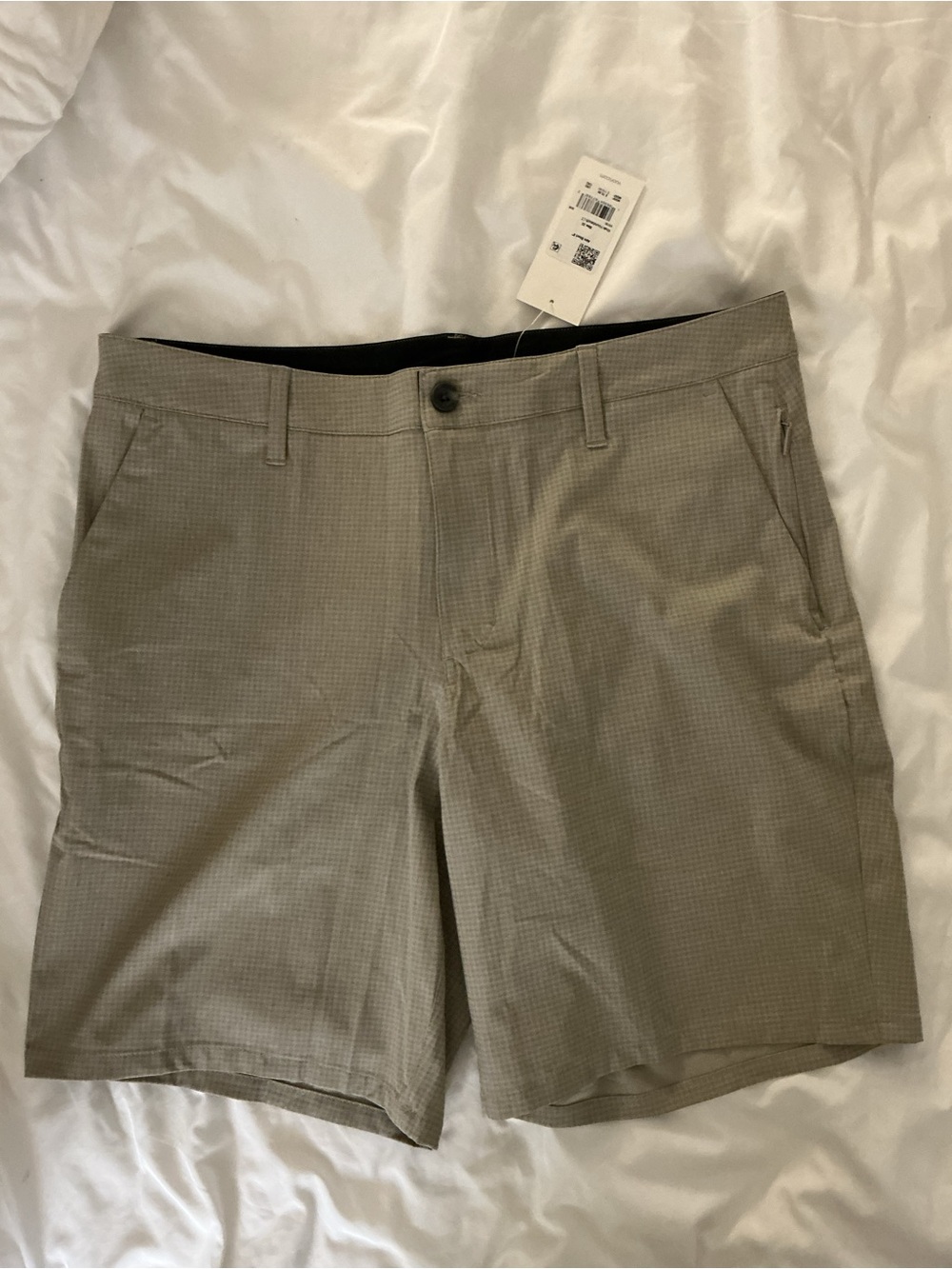 Vuori 8” Aim Shorts with Khaki Houndstooth Pattern Brand New NWT size 33”